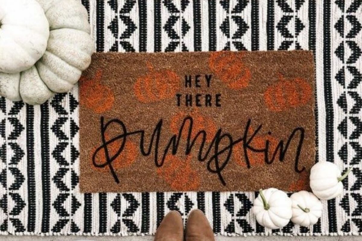 Welcoming Thanksgiving door décor doormat that reads, Hey there pumpkin