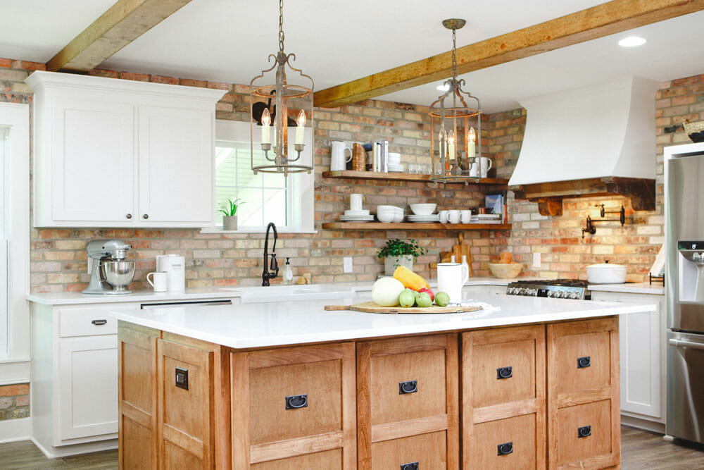 Modern farmhouse decor with kitchen island