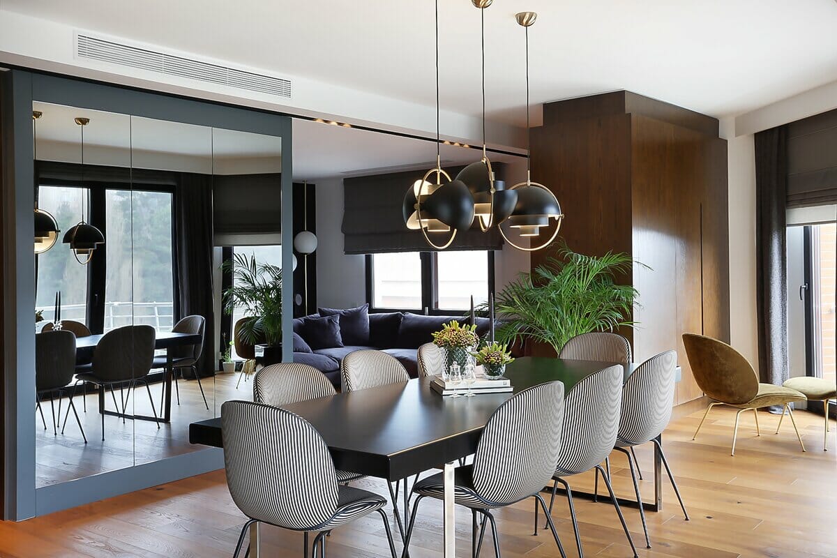 Dining room lighting trends 2023 by Decorilla designer Meric S