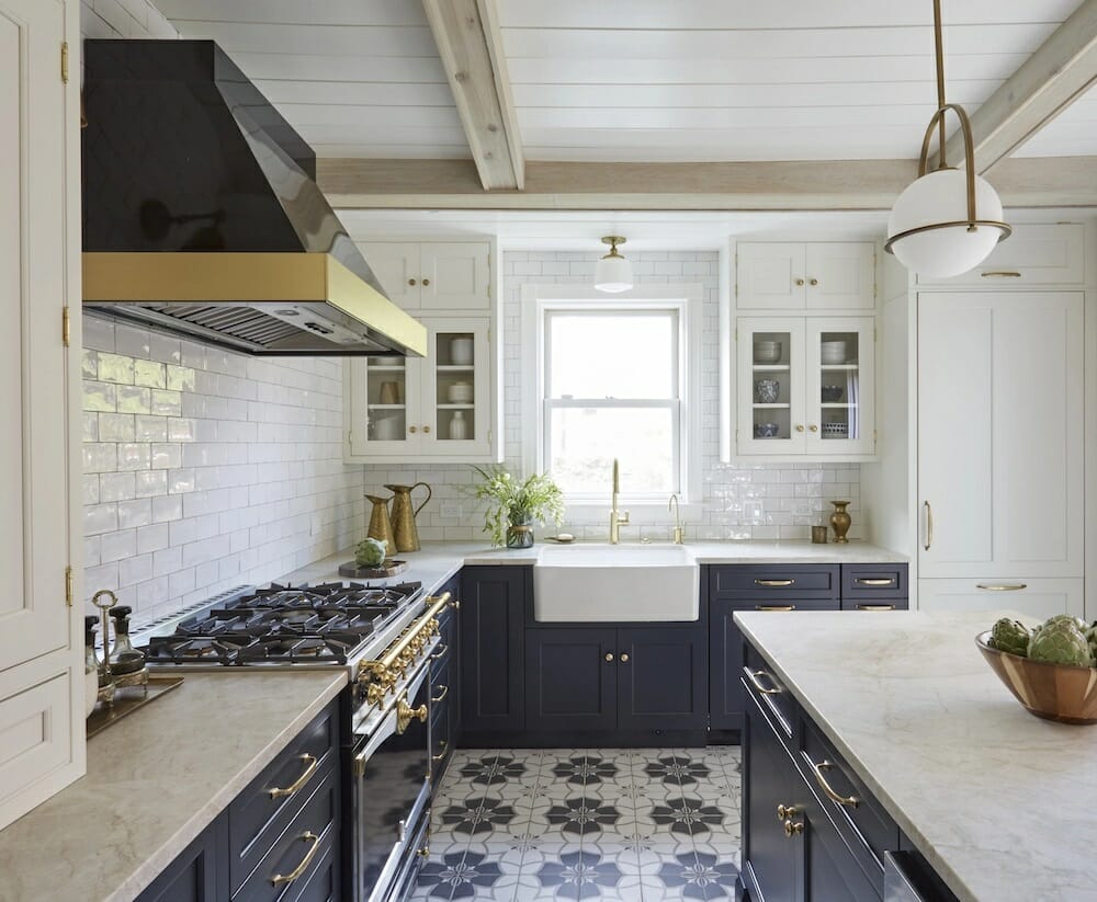 https://www.decorilla.com/online-decorating/wp-content/uploads/2022/08/Vintage-modern-kitchen-remodel-Kitchen-Lab.jpg