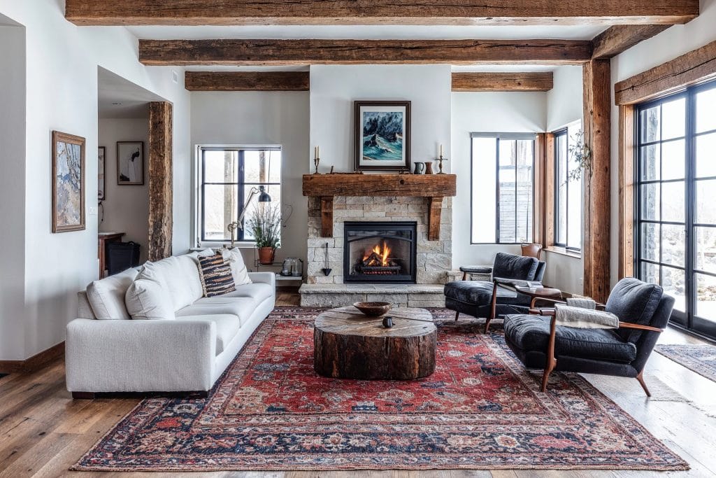 Modern farmhouse living room with a strong rustic character, by Decorilla