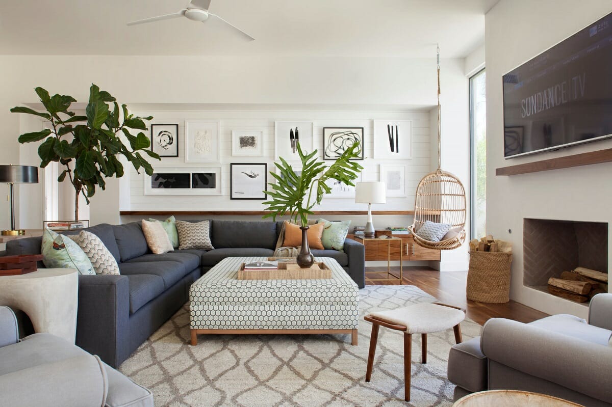 https://www.decorilla.com/online-decorating/wp-content/uploads/2022/10/Family-friendly-living-room-Houzz.jpg