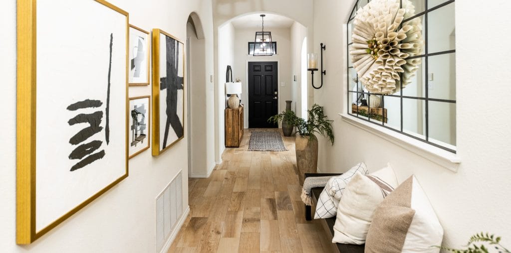 Artsy hallway in a modern farmhouse by one of Decorilla's top Dallas interior designers, Veronica S.