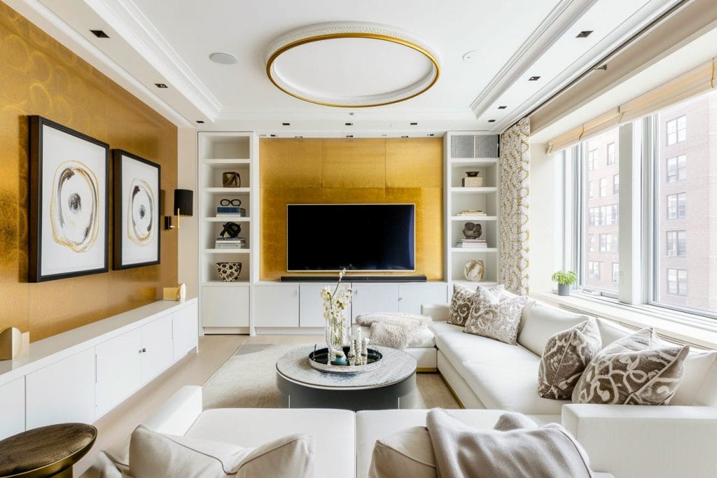 Chic and serene white living rooms by Decorilla