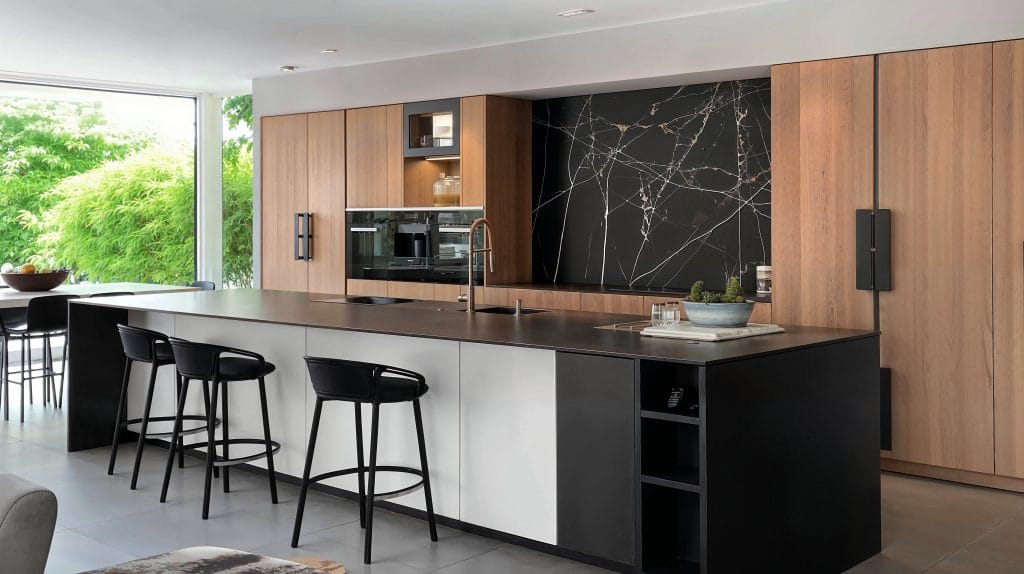 Contemporary black accents kitchen decor ideas 2025 by DECORILLA