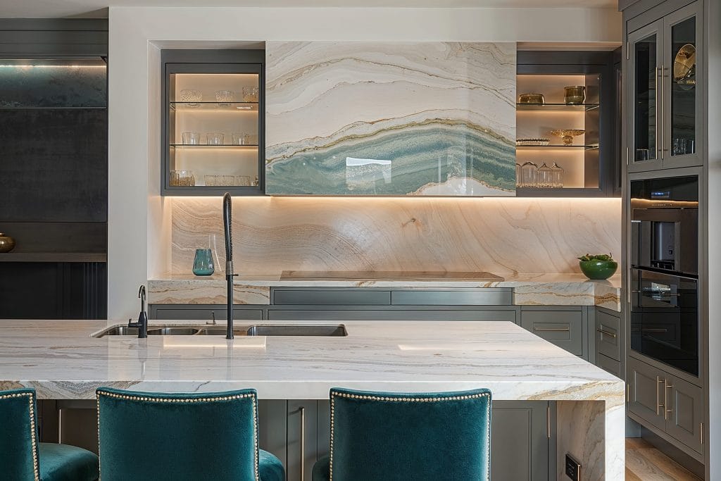 Luxury kitchen backsplash trends by DECORILLA