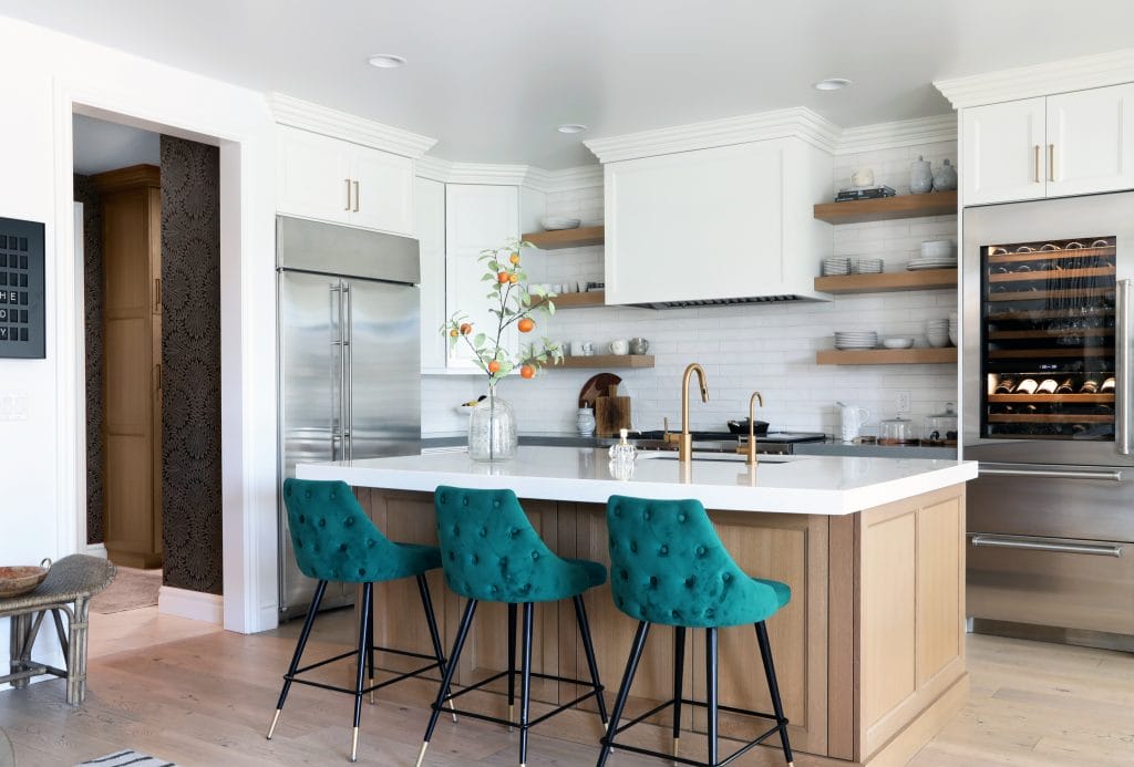 Transitional kitchen with white decorative hood vent by DECORILLA