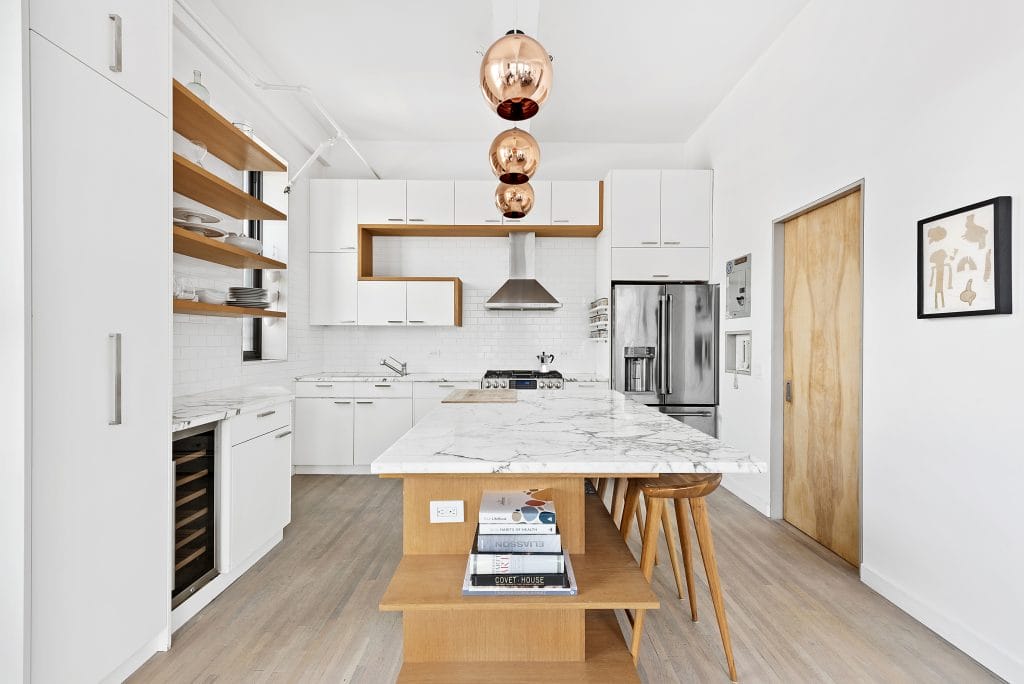 Contrasting trims and open shelving in a two-toned kitchen by Decorilla designer Sara M.