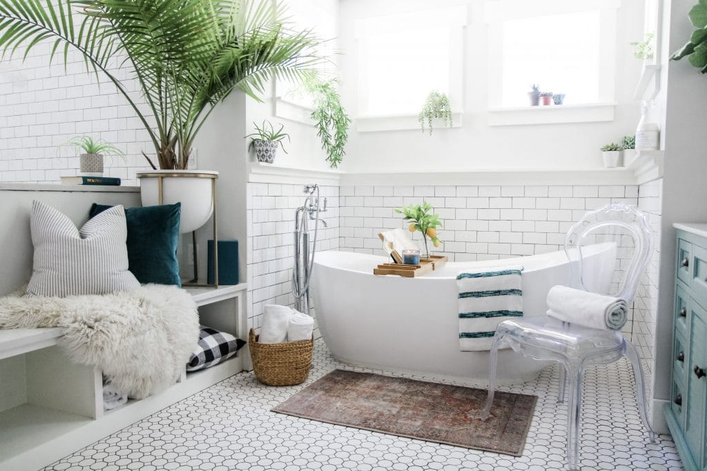 Greenery in an eclectic bathroom by Decorilla designer, Casey H. 