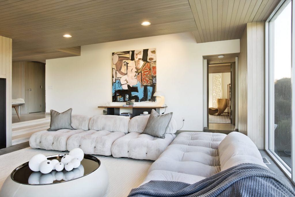 Modern sunken living room by Decorilla designer, Peter C.